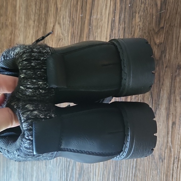 New black boots - Picture 4 of 5